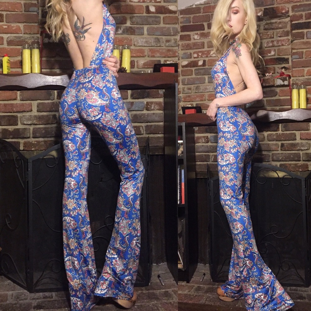 💙NEW COLOR💙 Plunge front open back jumpsuit - Picture 7 of 8